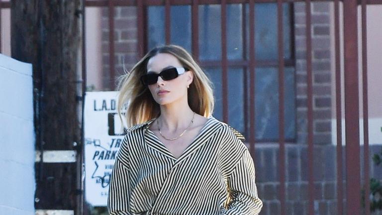 Η Μάργκοτ Ρόμπι με κομψό σύνολο