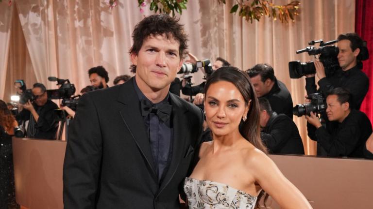 Η Μίλα Κούνις και ο Άστον Κούτσερ στις Χρυσές Σφαίρεσ 2026/ Φωτογραφία: AP