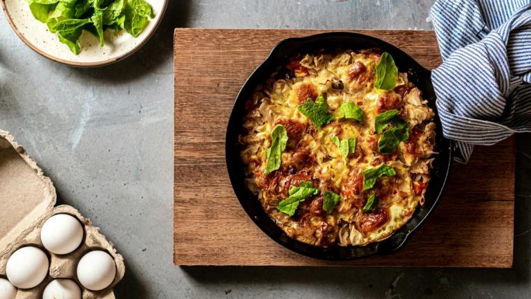 Ομελέτα με προσούτο, γραβιέρα και λιαστή ντομάτα / Φωτογραφία: Unsplash