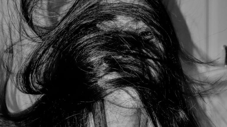 Τι λέει η ψυχολογία για τους ανθρώπους που δεν νιώθουν ποτέ αρκετοί