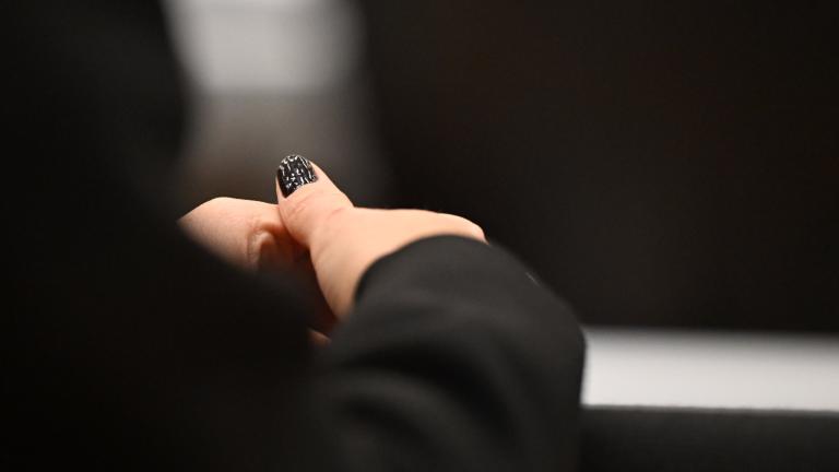 Τα τετράγωνα νύχια είναι τάση το 2026 και κάνουν τα χέρια κομψά και μοντέρνα