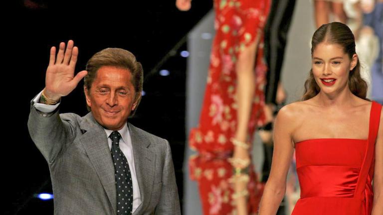 Το κόκκινο του Valentino: Η ιστορία μιας αιώνιας υπογραφής