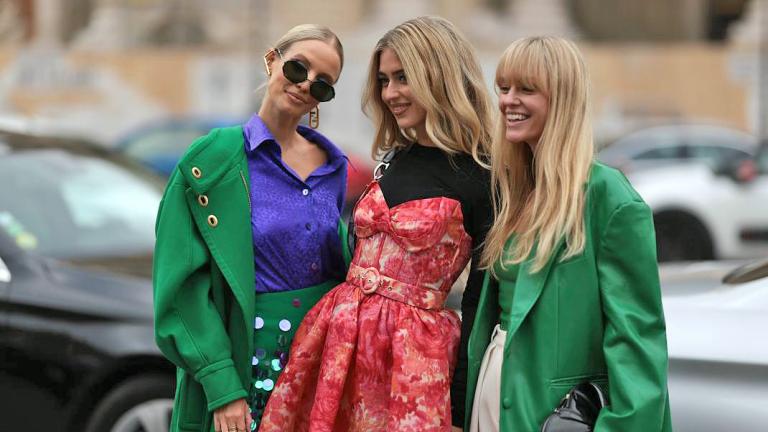 γυναίκες με χρώματα