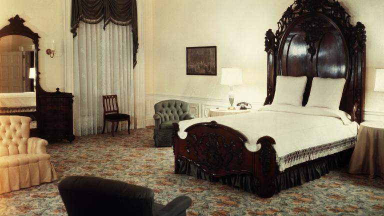 Γιατί το υπνοδωμάτιο δείχνει «κρύο» και πώς να το κάνετε πιο ζεστό με το Feng Shui