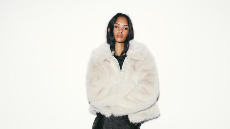 Τα 4 γούνινα παλτό από τα Zara που αναβαθμίζουν κάθε χειμερινό look