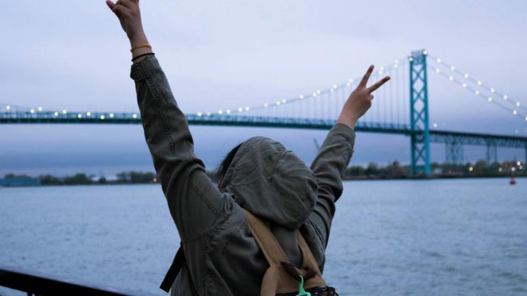 Χαρούμενη γυναίκα 