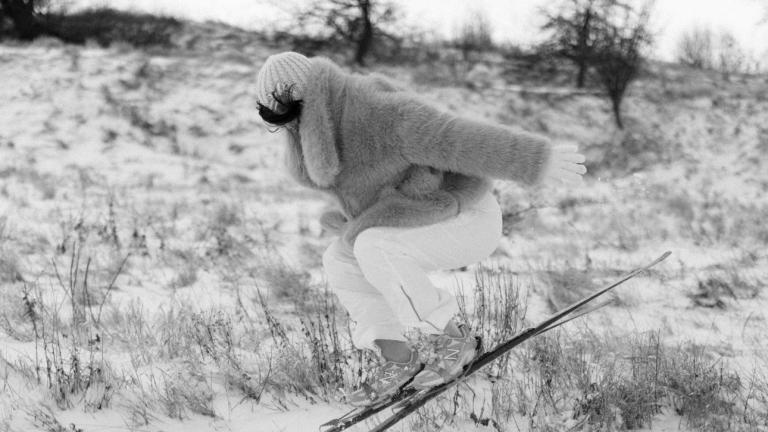 Γυναίκα που κάνει σκι