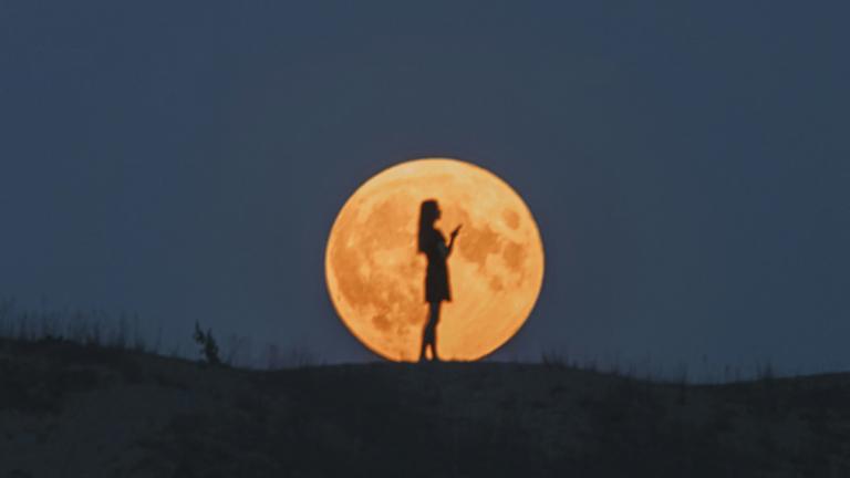 Γυναίκα με την σελήνη