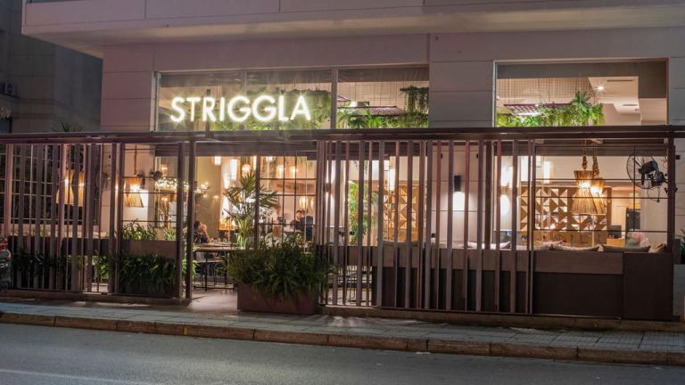 Four Hands στο Striggla