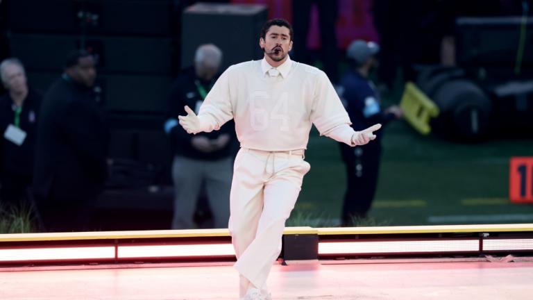 Η ιστορία πίσω από το Zara look του Bad Bunny στο Super Bowl