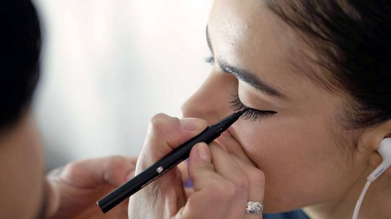 Tightlining: To μυστικό των makeup artists για πιο έντονο βλέμμα (χωρίς να φαίνεται μακιγιάζ)
