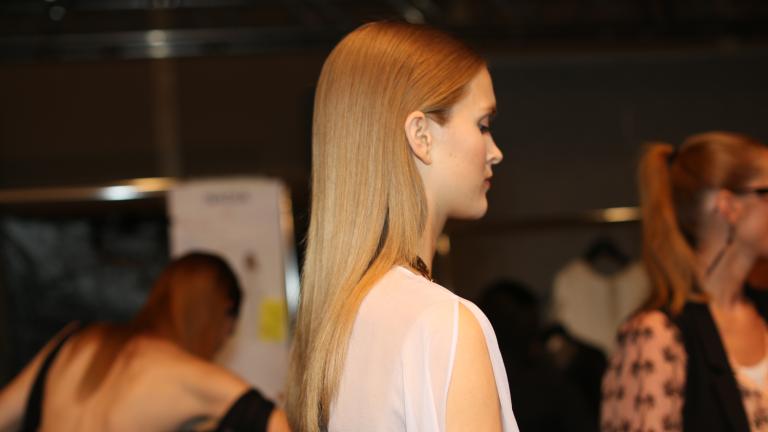 «Bamboo Blonde»: Η ξανθιά απόχρωση που θα κυριαρχήσει το 2026