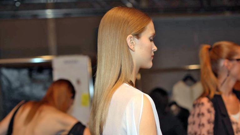 «Bamboo Blonde»: Η ξανθιά απόχρωση που θα κυριαρχήσει το 2026