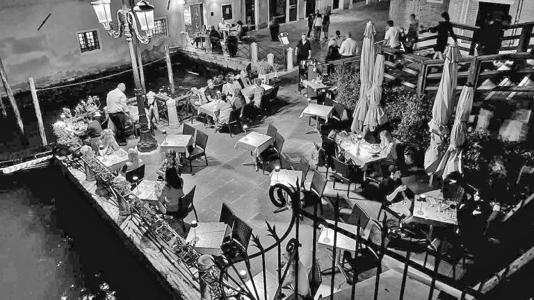 Τελικά, ποια είναι η κατάλληλη ώρα για δείπνο; -Οι ειδικοί αποκαλύπτουν