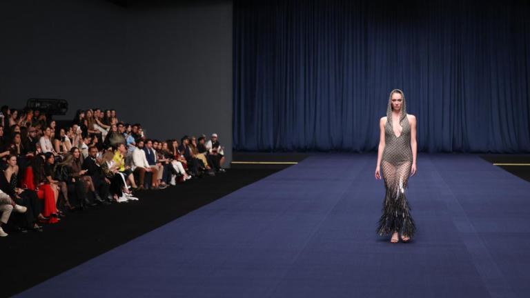 Η συλλογή Krésha Bajaj στην Dubai Fashion Week Φ/Χ 2026–2027. (Φωτογραφία:Getty Images)