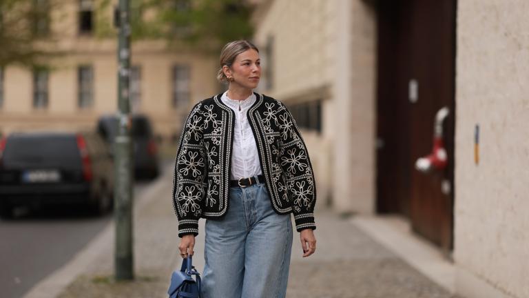 γυναίκα με πανωφόρι