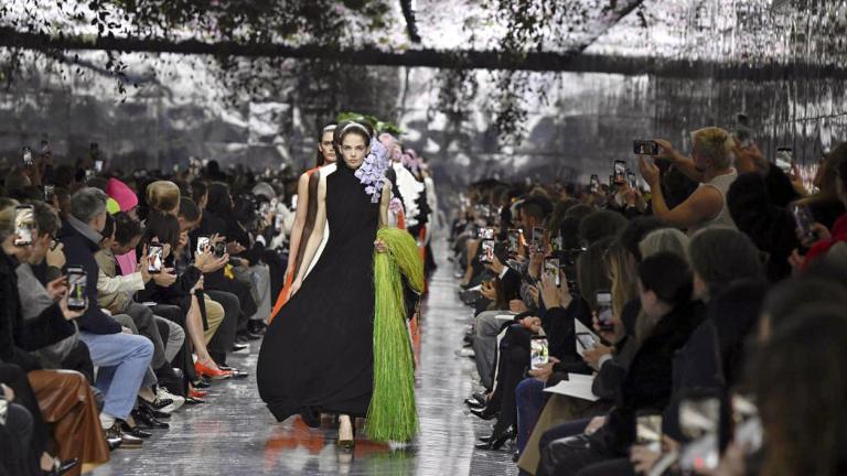 Magdalene Odundo: Η «Λαίδη» της κεραμικής που ενέπνευσε την couture του Jonathan Anderson