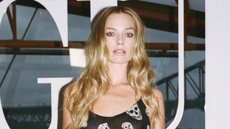 Η Μάργκοτ Ρόμπι με διάφανο φόρεμα