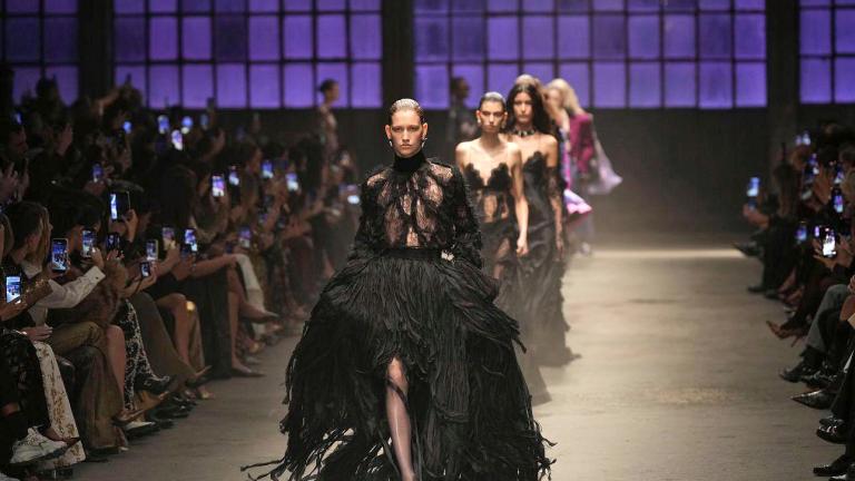 πασαρελα από μιλανο ρομπερτο καβάλι