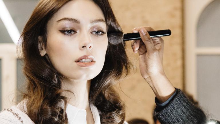 Τα ρουζ της άνοιξης που χαρίζουν φυσική λάμψη -Οι δύο αποχρώσεις που θα κυριαρχήσουν