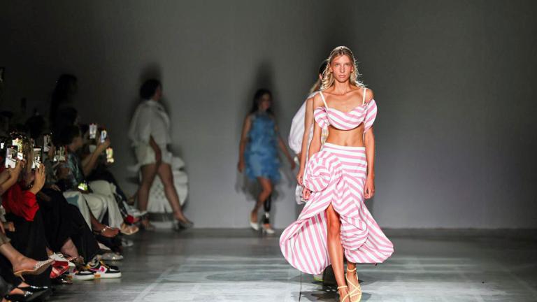 Τα 5 σχέδια σε φούστες που κάνουν τη διαφορά φέτος