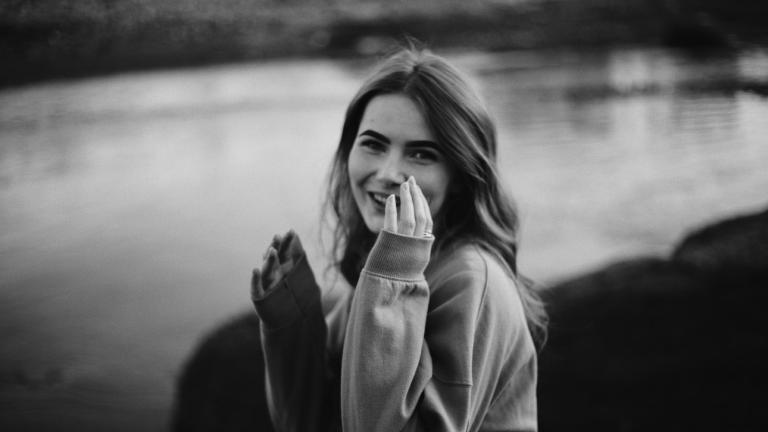 Χαμογελαστή γυναίκα