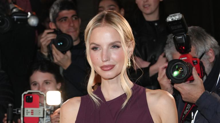 H Leonie Hanne στο show Victoria Beckham στην Εβδομάδα Μόδας του Παρισιού 