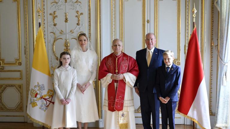 Η βασιλική οικογένεια του Μονακό με τον πάπα Λέοντα XIV.