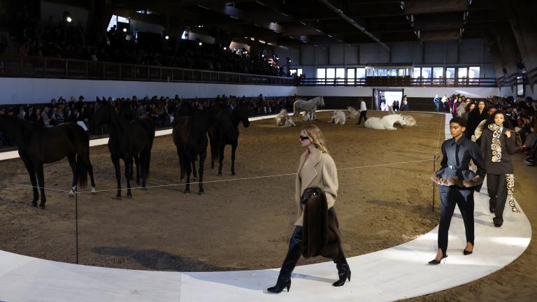 πασαρελα παρισι σε ιππικο ομιλο 