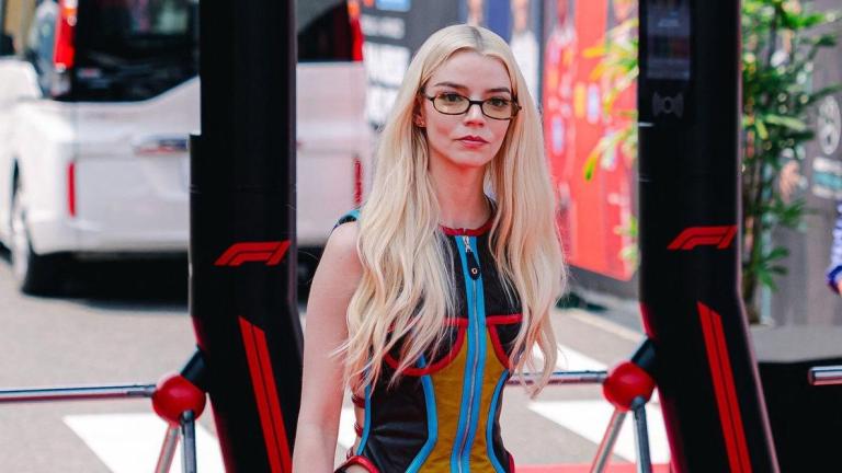 Άνια Τέιλορ Τζόι με δερμάτινο σύνολο