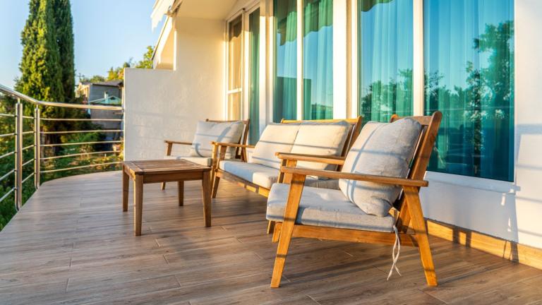 Φρεσκάρισμα μπαλκονιού με λύση από τα ΙΚΕΑ