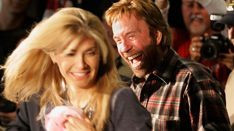 Έφυγε από τη ζωή ο θρυλικός Τσακ Νόρις -Ποια ήταν η γυναίκα που στάθηκε στο πλευρό του μέχρι το τέλος