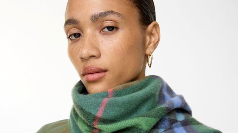 Κομμάτια από τη νέα συλλογή της Burberry, εμπνευσμένα από τη βασίλισσα Ελισάβετ 