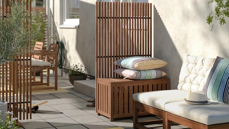 Εξωτερικός χώρος με έπιπλα ΙΚΕΑ 