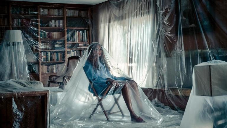 Η Imany λίγο πριν ανέβει στη σκηνή της Αθήνας: «Η αλληλεγγύη είναι το μόνο που θα μας σώσει»