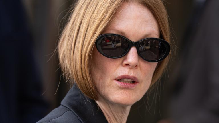 Μακιγιάζ μετά τα 60: Οι 7 συμβουλές που ανανεώνουν την εμφάνιση στη στιγμή