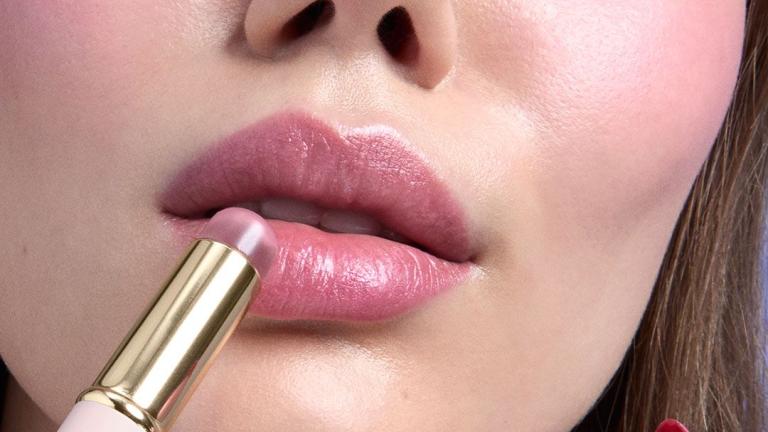 μοντέλο του οίκου καλλυντικών Kiko Milano