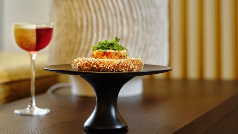 Στο lobby του ξενοδοχείου King George