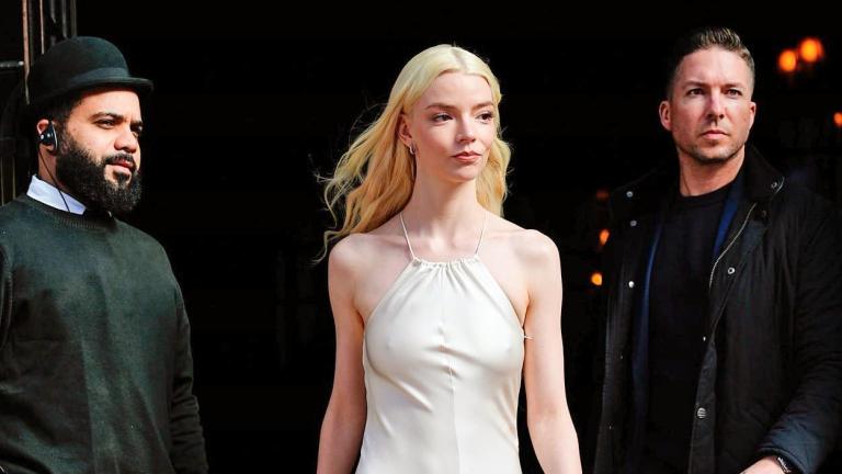 ηθοποιος με λευκο σατεν φορεμα ακομη και για γαμο