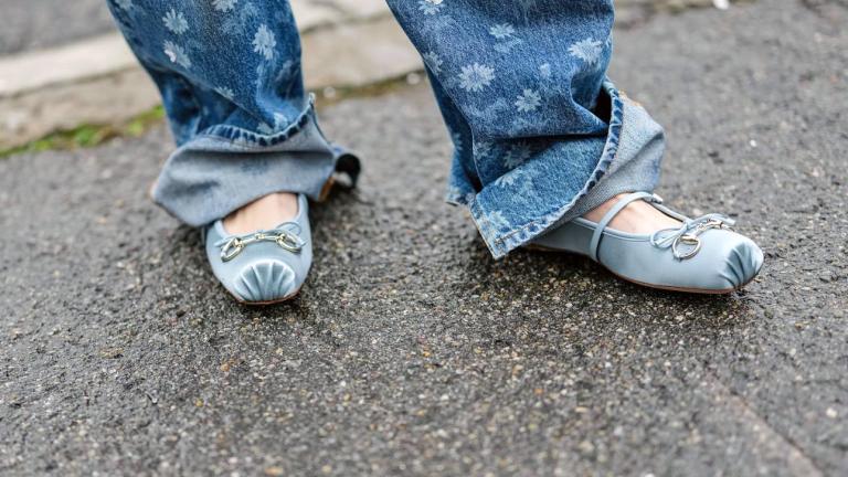 Μπαλαρίνες με τετράγωνη μύτη: Τα στιλ που θα φορέσετε στις διακοπές του Πάσχα