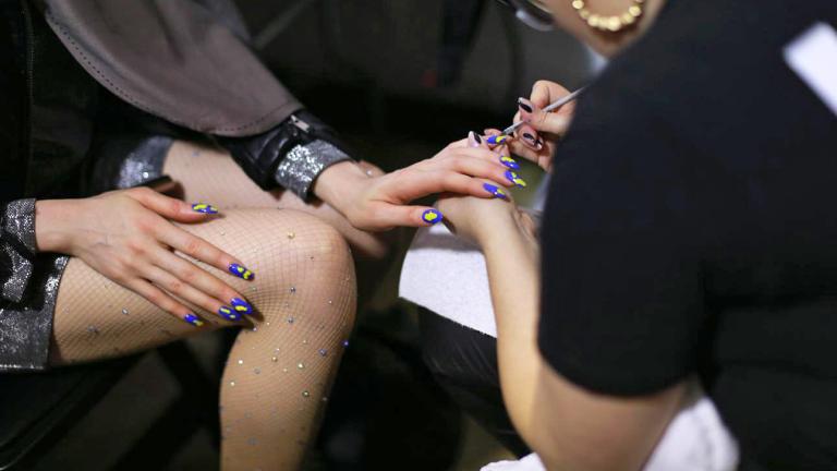 Τα 5 χρώματα στα βερνίκια νυχιών που θα φορεθούν περισσότερο αυτή την άνοιξη