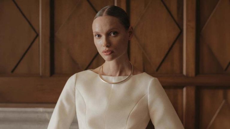 Το λευκό peplum τοπ της άνοιξης