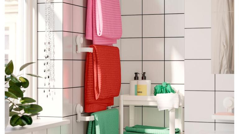 Ραφιέρα από τα IKEA για μικρό μπάνιο