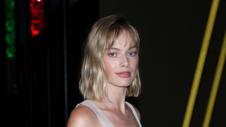 Η Μάργκοτ Ρόμπι με καρέ μαλλιά 