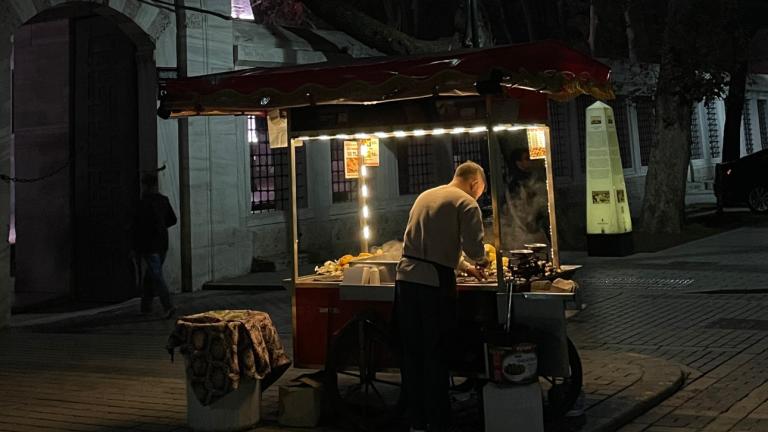 Πλανόδιος καστανάς στην Κωνσταντινούπολη/Φωτογραφία: Ελένη Μητσιοπούλου για το Bovary