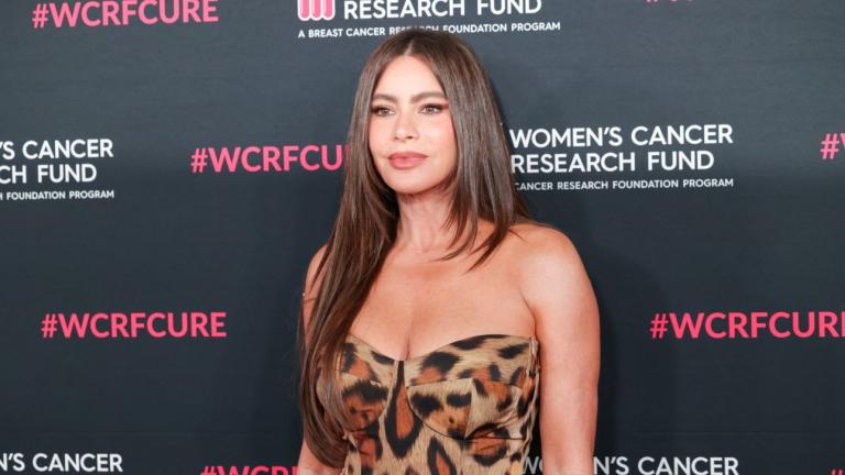 η σοφια βεργκαρα με λεοπαρ φορεμα σε εκδηλωση 