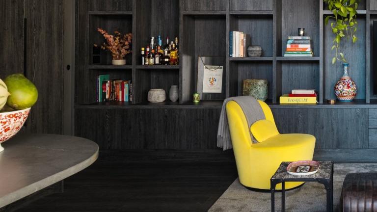 Ανακαίνιση σπιτιού στο Λονδίνο σε σκούρους τόνους