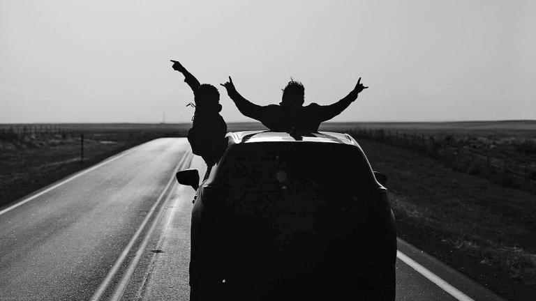 Άτομα που ταξιδεύουν