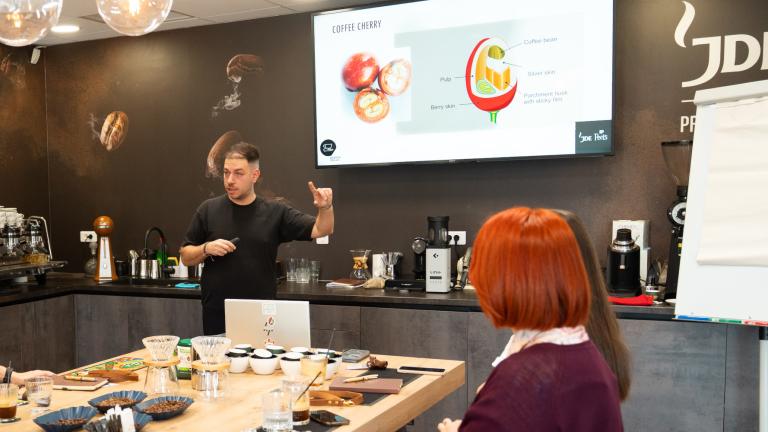 Σεμινάριο καφέ στο Coffee Masters Campus του L’OR από τον Coffee Expert και Authorized SCA Trainer της JDE Peet’s