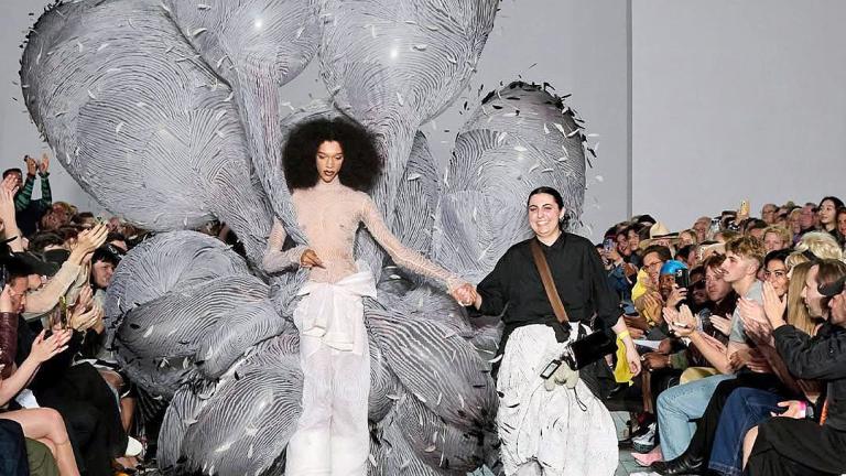 Myah Hasbany: Η χαρισματική απόφοιτος του Central St. Martins που μπαίνει δυναμικά στη μόδα της Υψηλής Ραπτικής του Dior